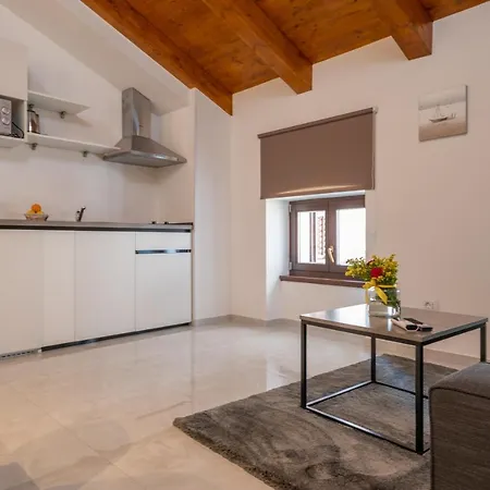 Aaa Apartments & Rooms Pula Exterior photo