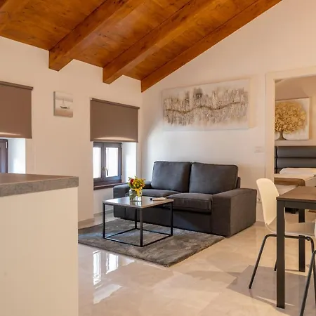 Aaa Apartments & Rooms Pula Exterior photo