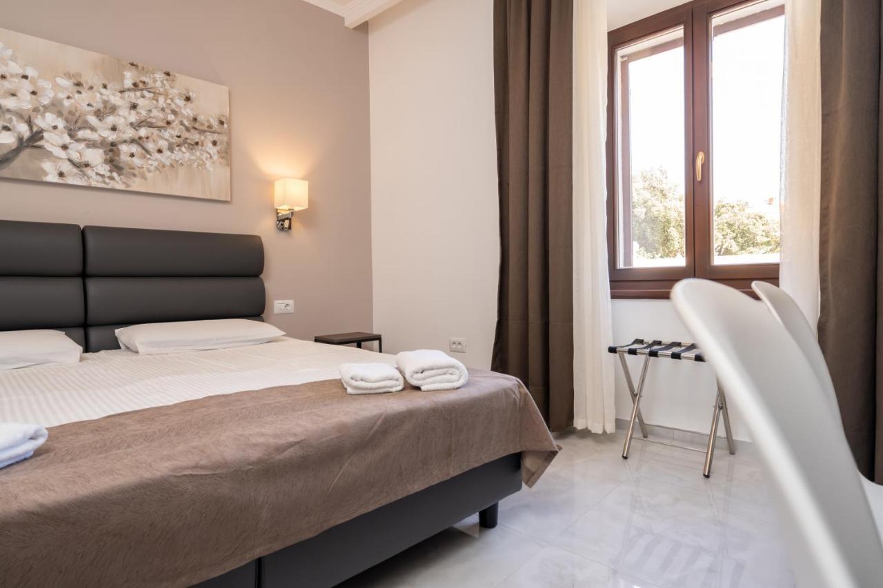 Apartament Aaa & *